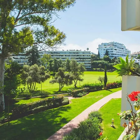 Lejlighed En Guadalmina Con Vistas Al Golf