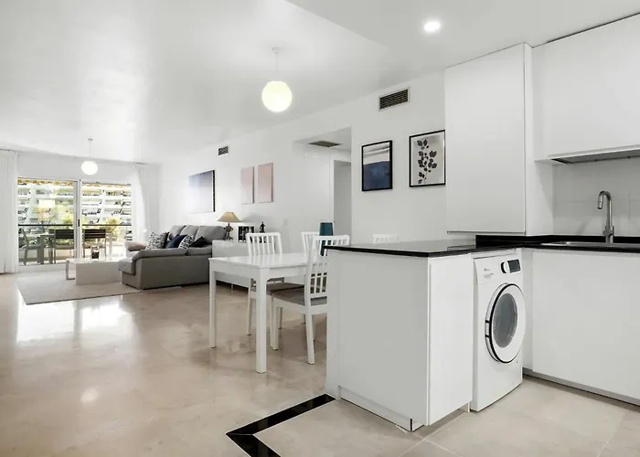 En Guadalmina Con Vistas Al Golf Lägenhet