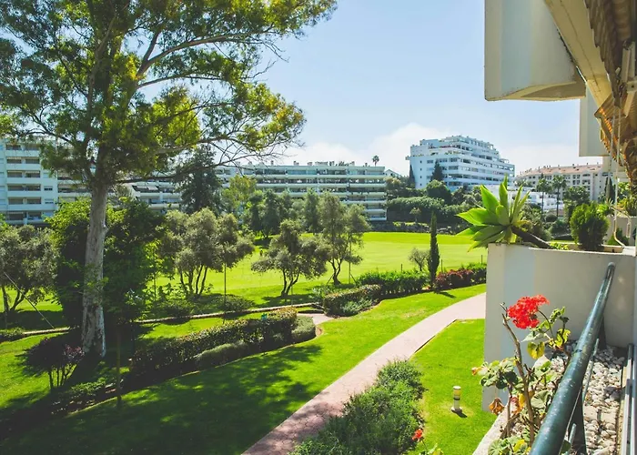 Lejlighed En Guadalmina Con Vistas Al Golf