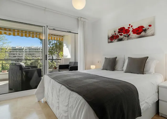 En Guadalmina Con Vistas Al Golf 마르베야