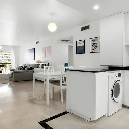 En Guadalmina Con Vistas Al Golf Lejlighed